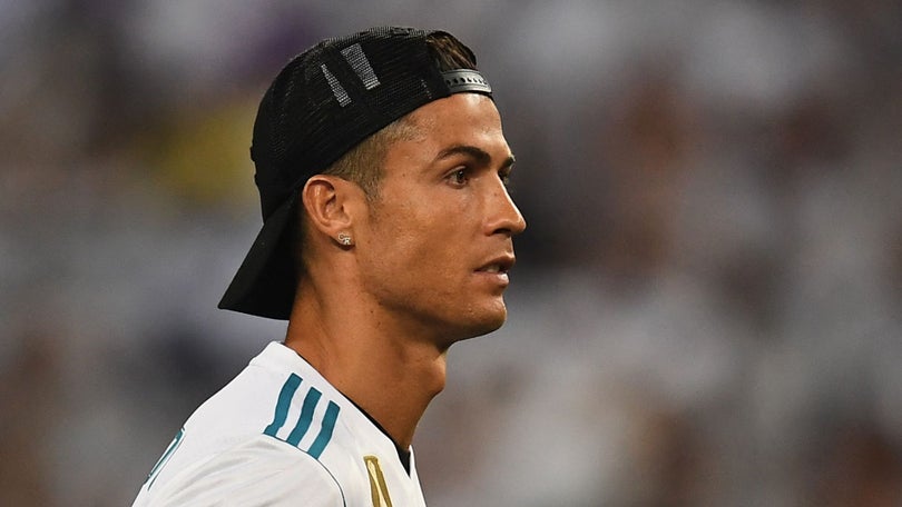 Imagem de Ronaldo “pisca o olho” à quinta Bola de Ouro