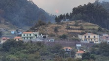 Imagem de Incêndio no Jardim da Serra próximo de residências (áudio)