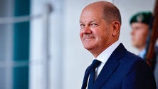 Imagem de Scholz pede a Putin que ordene «retirada total» das forças russas