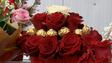 Namorados ainda compram rosas (vídeo)