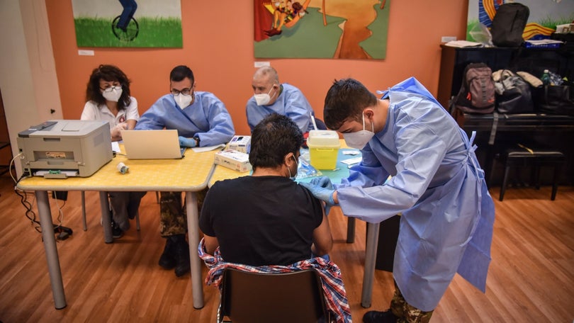 Imagem de Mais de metade dos adultos da UE já receberam uma dose de vacina