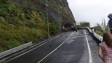 Imagem de Derrocada na zona do Véu da Noiva interrompe temporariamente via expresso do norte