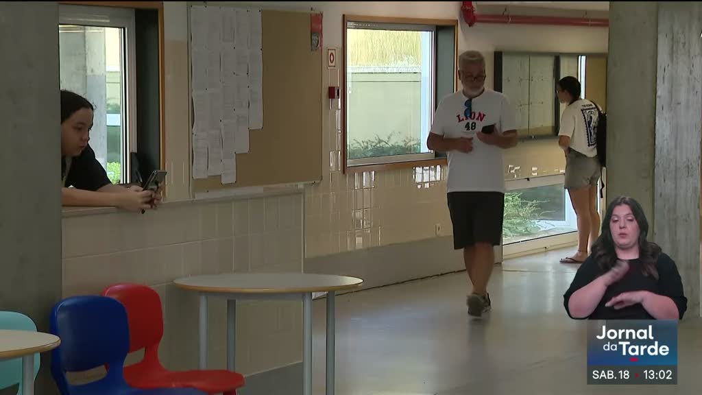Incerteza nas escolas. Há provas "suspensas" e com notas abaixo de zero