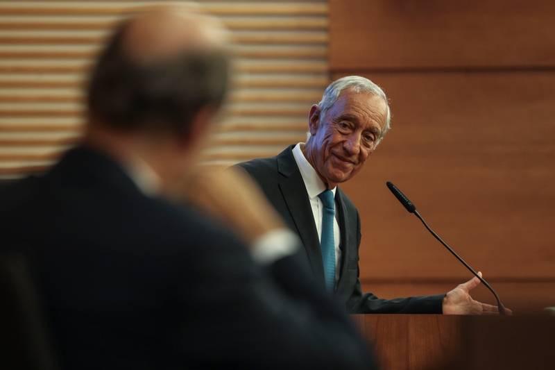 Marcelo recebeu o cabelo do rei, primeiro-ministro belga no Parlamento Federal – Política – RTP Madeira