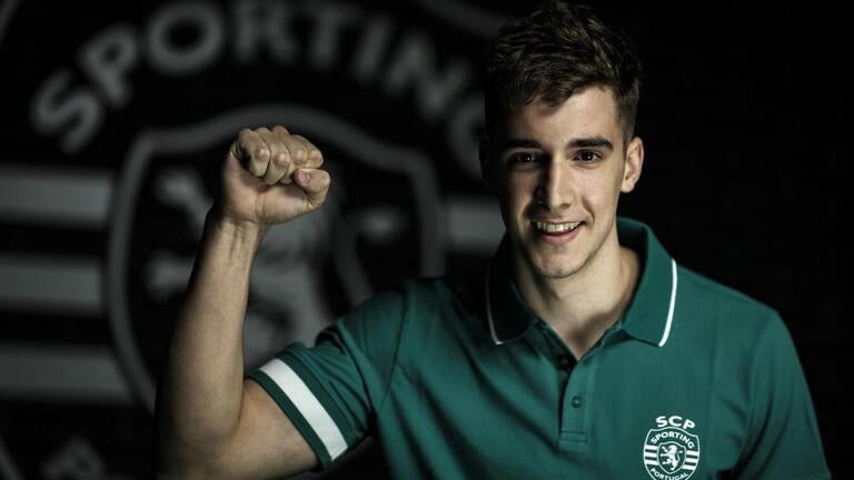 Imagem de Nuno Oliveira reforça andebol do Marítimo