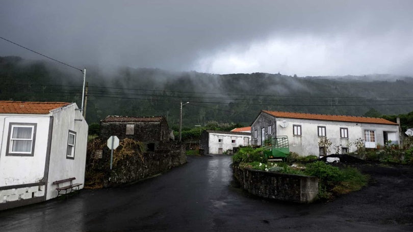 Imagem de Açores sob aviso amarelo devido a chuva forte