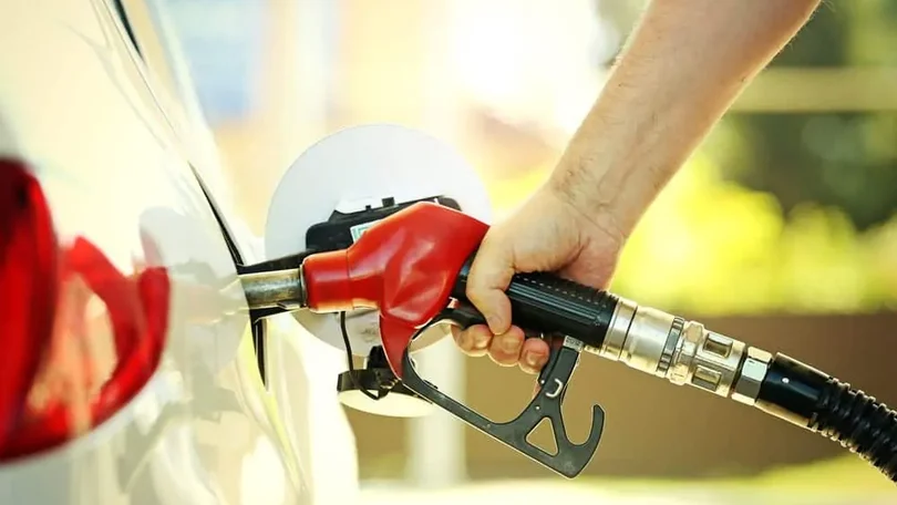 Imagem de Gasolina sobe mais um cêntimo
