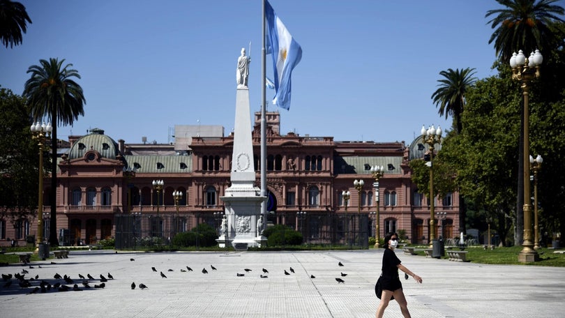 Covid-19: Argentina volta a estender aquela que é a quarentena mais prolongada do mundo