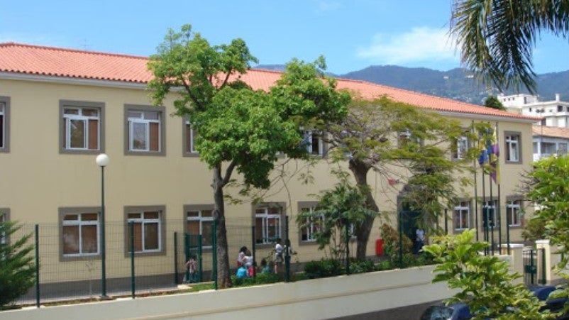 Imagem de Covid-19: Há dois alunos infetados na EB1/Pré-Escolar dos Ilhéus