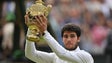 Imagem de Alcaraz vence Djokovic e conquista Wimbledon aos 20 anos