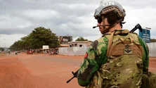 Imagem de Duzentos e quinze militares portugueses partem hoje para missão da ONU