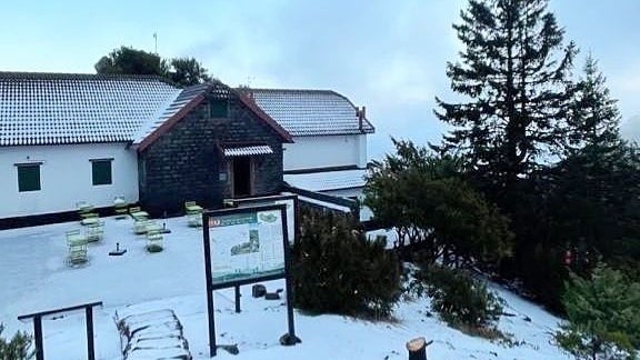 Imagem de Serra coberta de branco