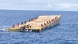 Imagem de Marinha monitoriza barcaça à deriva nos Açores