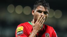 Imagem de Marítimo vence em Paços e abandona «lanterna vermelha»
