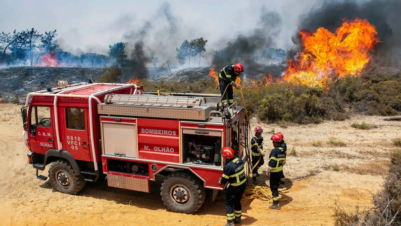 Mais de 60 fogos ativos em Portugal