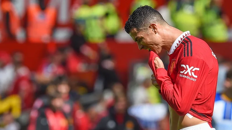 Imagem de Ronaldo advertido pela polícia britânica por ter atirado telemóvel de criança ao chão