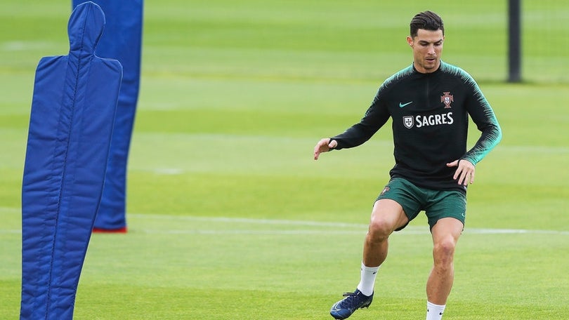 Imagem de Cristiano Ronaldo ausente na parte inicial do treino da Seleção lusa no Porto