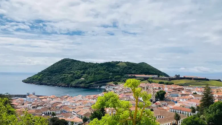 Ligação aérea entre Terceira e Madeira nas obrigações de serviço público