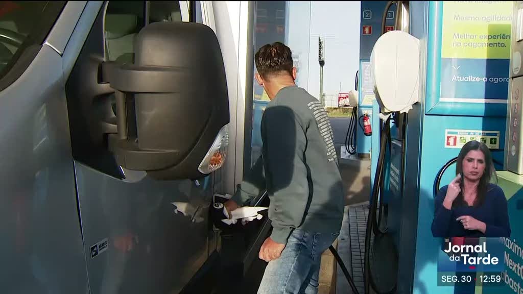 Imagem de Litro da gasolina custa menos dois cêntimos