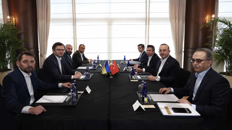 Imagem de Ucrânia admite não entrar na NATO se for garantida segurança do país