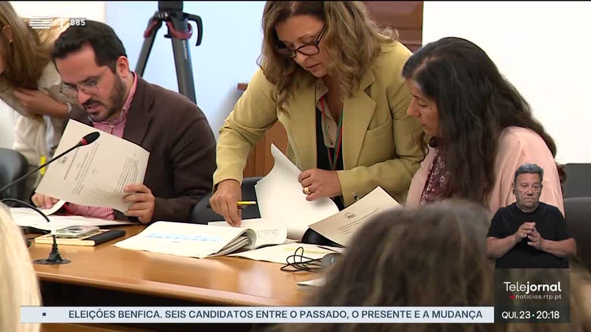 CDATA[## Nationality Law Specialized Discussion Delayed Again
The **specialized discussion of Portugal's nationality law** has been postponed for the **third time** this Thursday, following a request from the **PSD party**. The debate was scheduled to take place but has been pushed back once more.
### Political Justifications for Delay
In statements to journalists, **PSD parliamentary leader Hugo Soares** justified the postponement request by stating that **"it's necessary to talk to find solutions"**. Soares emphasized that this represents another attempt to reach a **broad consensus** on the controversial legislation.
![Political discussion