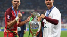 Imagem de Ronaldo e Pepe entre os 55 candidatos ao “onze do ano” da FIFPro