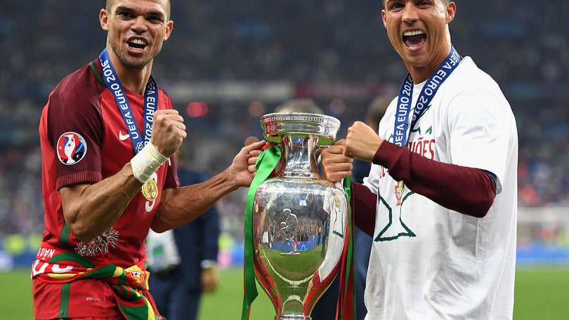 Imagem de Ronaldo e Pepe entre os 55 candidatos ao “onze do ano” da FIFPro