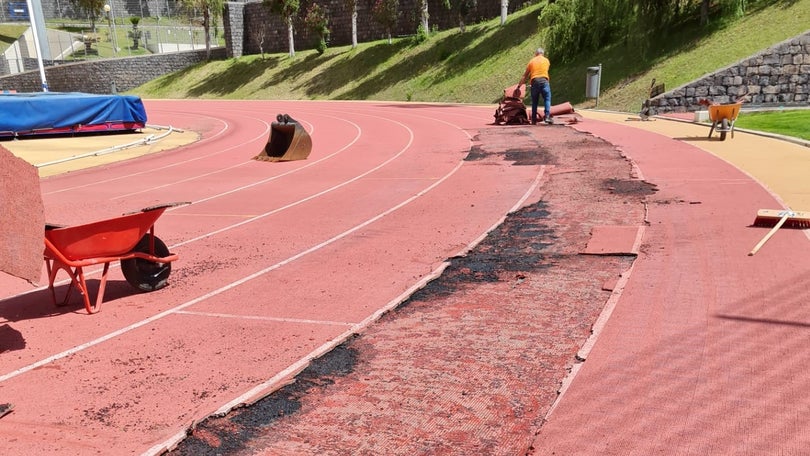Imagem de Pista de Atletismo da Ribeira Brava em obras de substituição