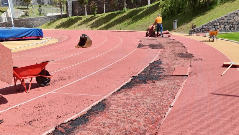 Pista de Atletismo da Ribeira Brava em obras de substituição