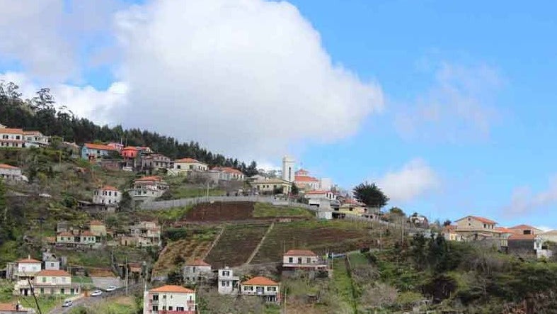 Derrocada e obstrução no ribeiro no Jardim da Serra