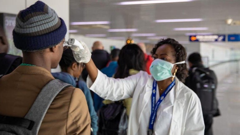 Covid-19: Pandemia acelerou e está a aumentar rapidamente em África