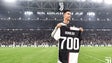 Imagem de `CR700` homenageado pela Juventus