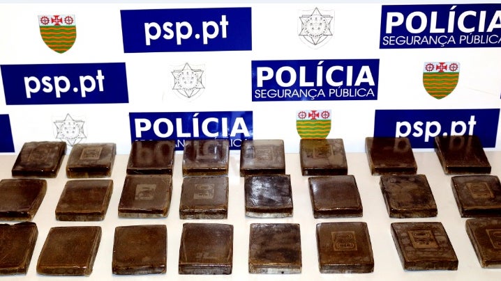 Imagem de PSP detém uma mulher por tráfico de droga no Funchal