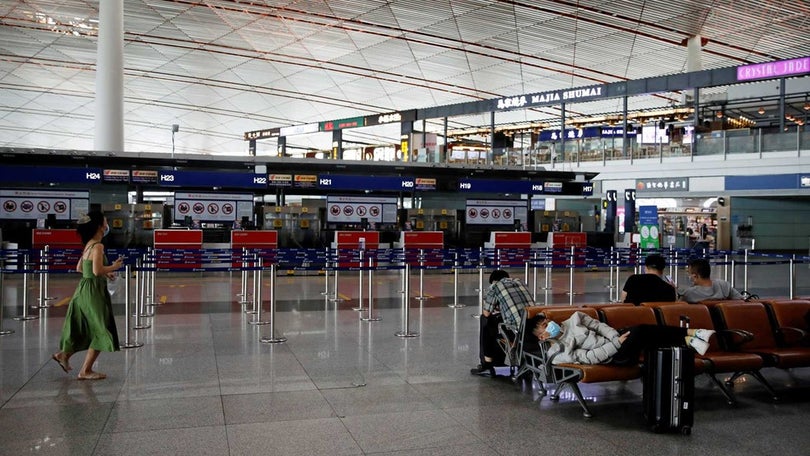 Imagem de Covid-19: Mais de mil voos cancelados nos aeroportos de Pequim