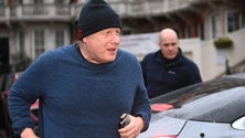Imagem de Boris Johnson reafirma sob juramento que não mentiu sobre festas