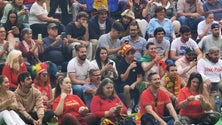 Imagem de Multidão espera por estreia de Portugal