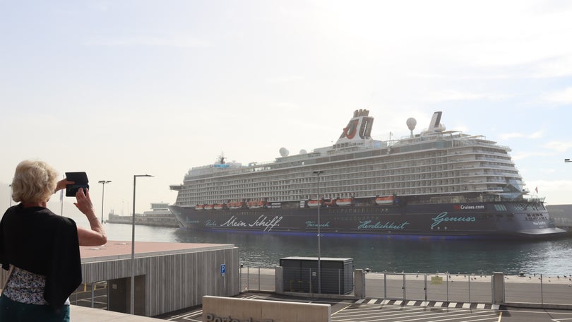Imagem de Mein Schiff 4 traz mais de três mil pessoas ao Funchal