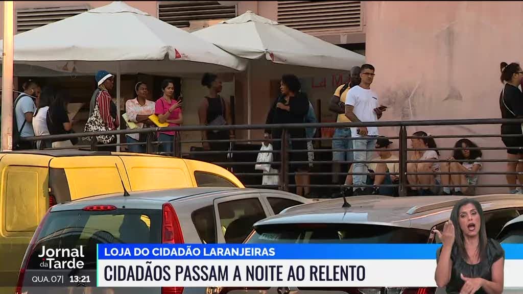 Longas filas na Loja do Cidadão das Laranjeiras