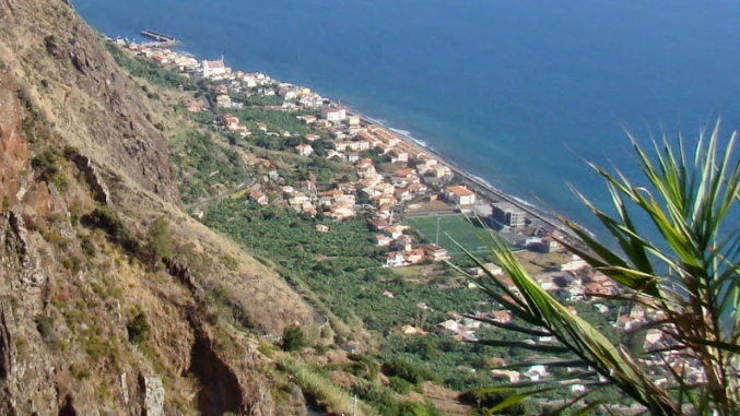 Derrocada encerra estrada entre Paul do Mar e Fajã da Ovelha