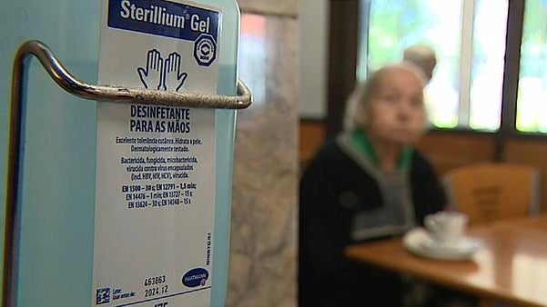 Imagem de Covid-19: Portugal com mais seis mortes e 401 novos casos confirmados