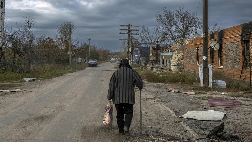 Imagem de Forças ucranianas encontram nova vala comum em Kherson