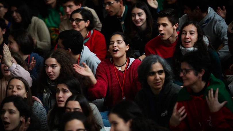 Cerca de um quarto dos jovens legitima controlo e violência sexual no namoro