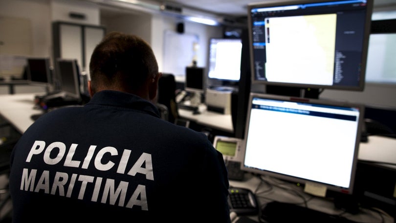 Imagem de Buscas para encontrar jovem desparecido continuam hoje por mar e terra