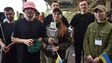 Imagem de Grupo vencedor da Eurovisão vende troféu e apoia exército ucraniano
