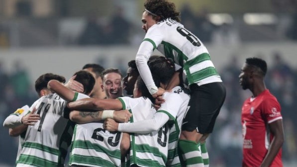 Sporting isola-se provisoriamente na liderança da I Liga