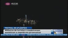 Imagem de Milhares de turistas e madeirenses assistiram no fim de semana ao espetáculo piro-musical na Praça do Povo (Vídeo)