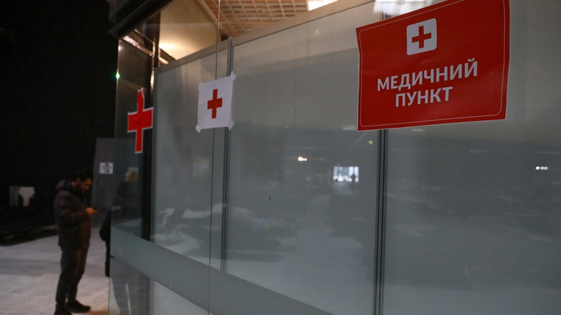 Ucrânia: ataques contra pessoal e instalações de saúde