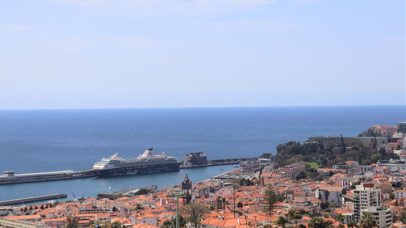 Imagem de Mein Schiff Herz desembarca 1.864 turistas