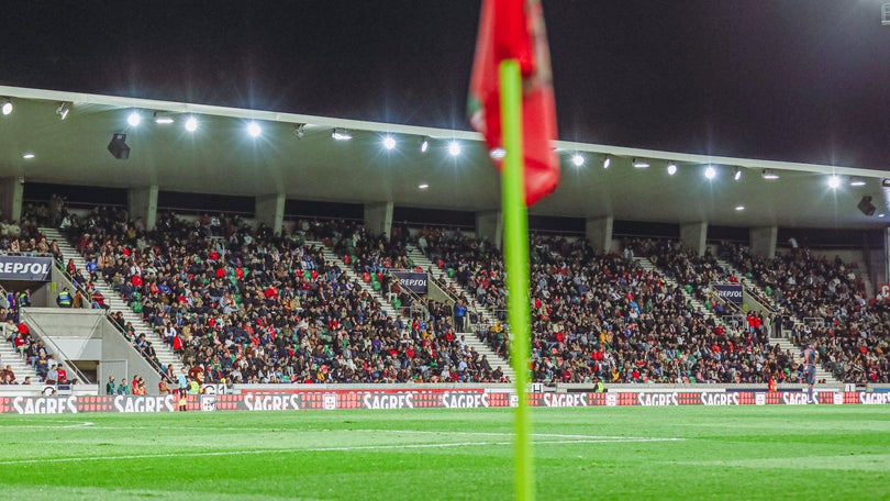 Imagem de Liga de clubes «preocupada» com possível cobrança de IMI aos estádios