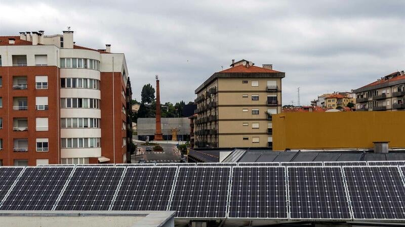 Painéis solares em edifícios deve ser uma realidade até 2023